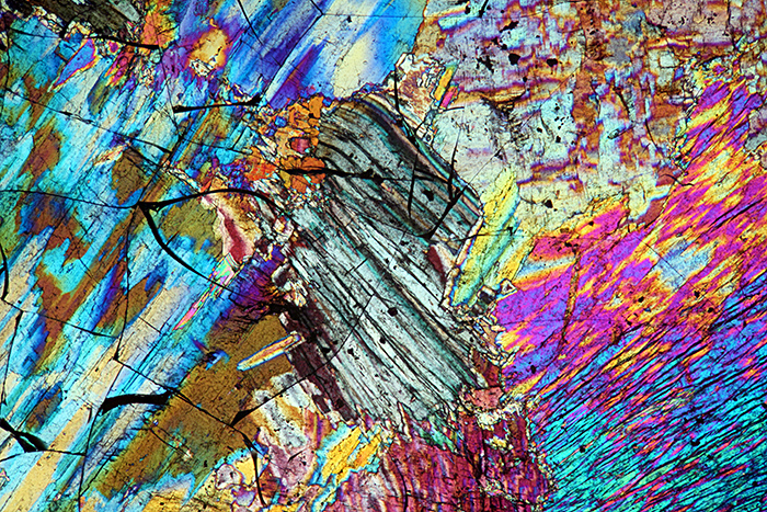 Thin section of sillimanite with crossed polarisers and a retarder