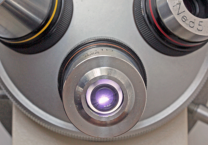 Olympus Neo 10× objective showing dark-field ring of light