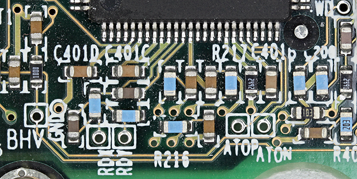 Printed circuit with shadowless illuminator