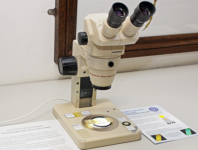 SZ4045 stereo microscope set up for polarised light